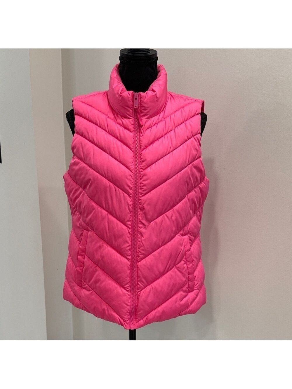 Gap women’s Pink Puffer Vest size M Like New